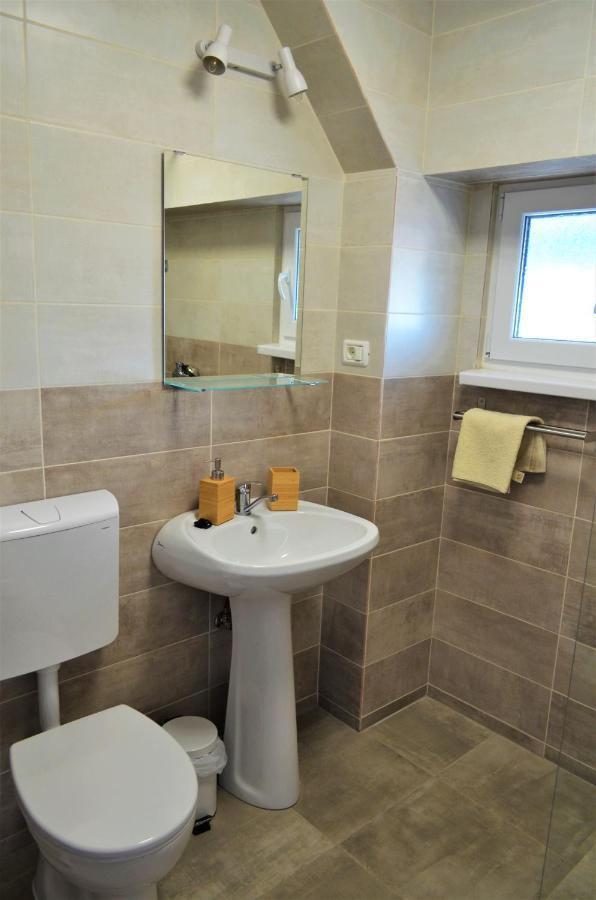 Hotel Casa Calin Crișan Esterno foto