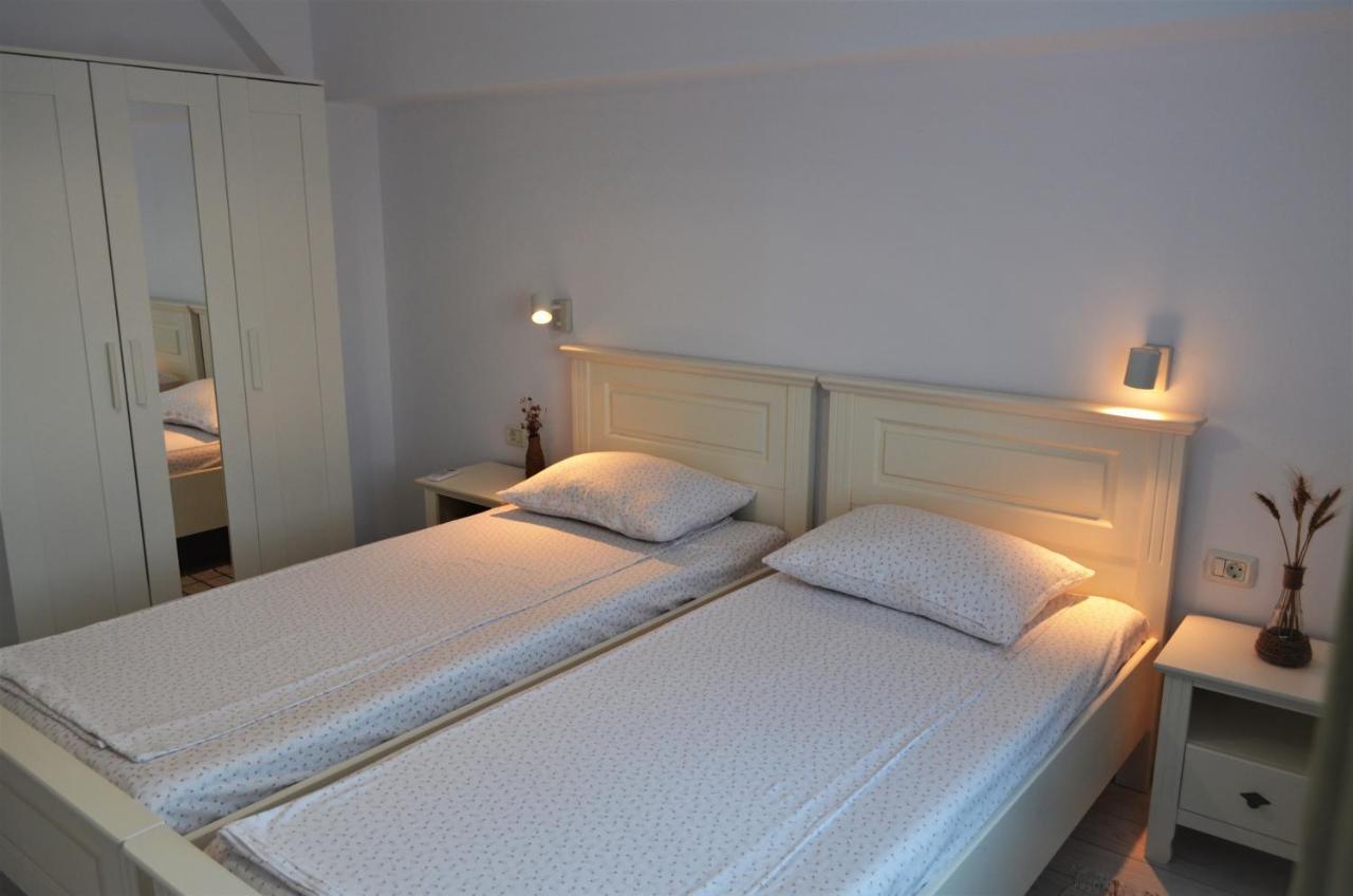 Hotel Casa Calin Crișan Esterno foto